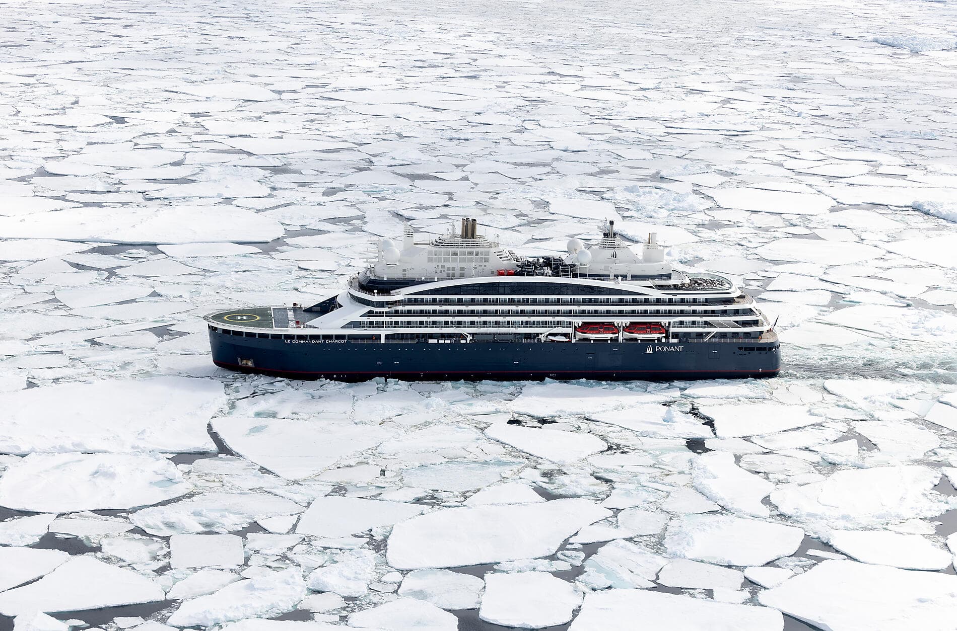 Au cœur des glaces de l'Arctique, du Groenland au Svalbard Julien Fabro