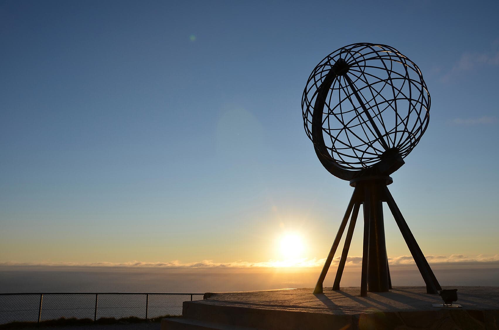 Merveilles de la côte norvégienne et soleil de minuit 