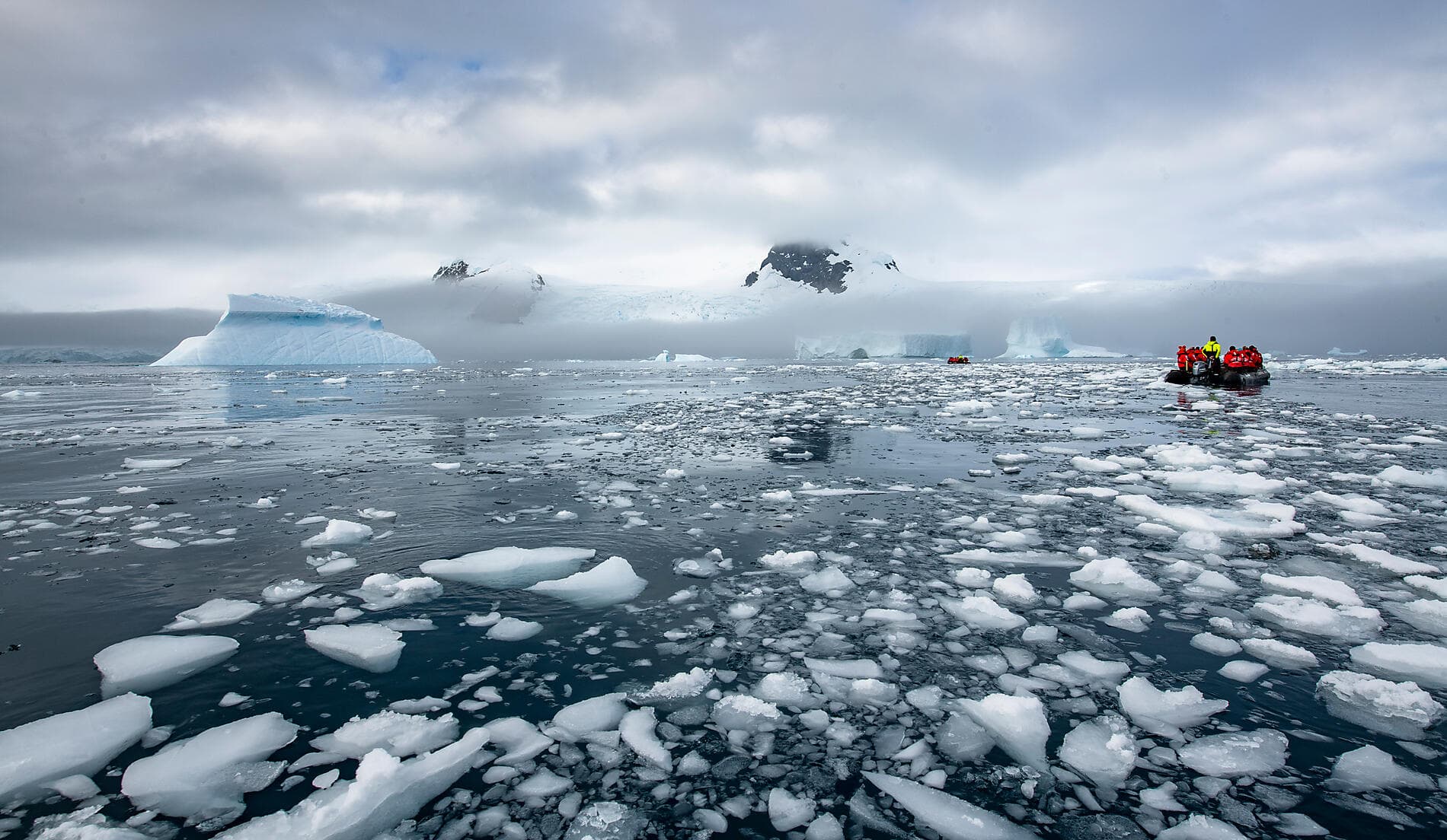 Côte est inexplorée de l’Antarctique et terres australes françaises 
