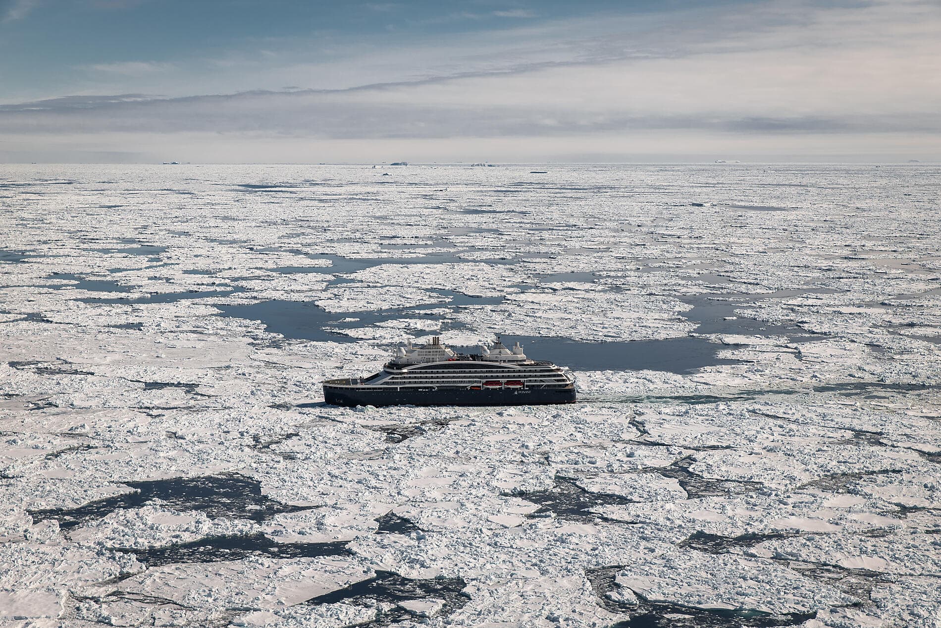 Banquise inexplorée du nord-est du Groenland. 