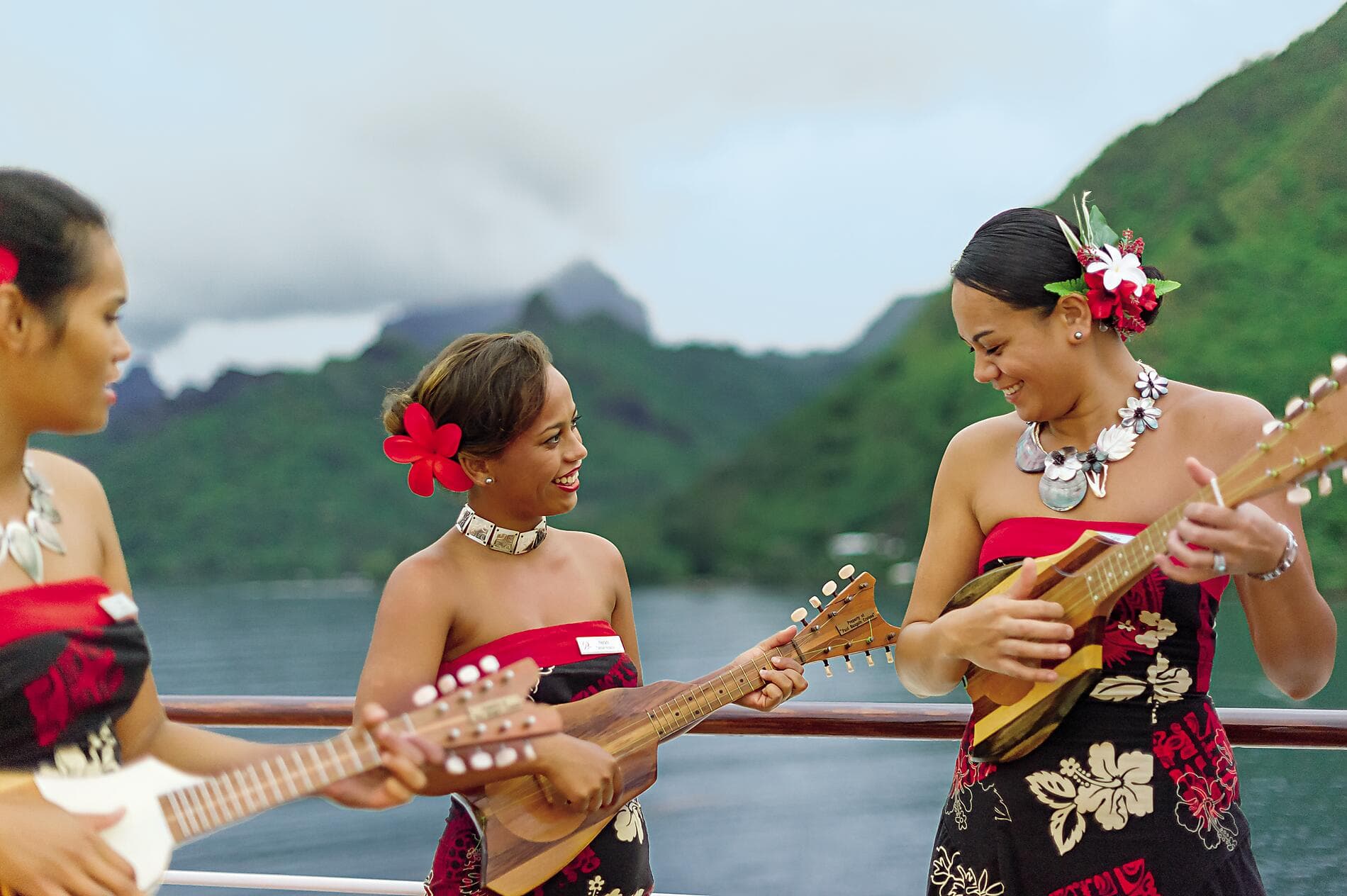 Marquises, Tuamotu et îles de la Société 