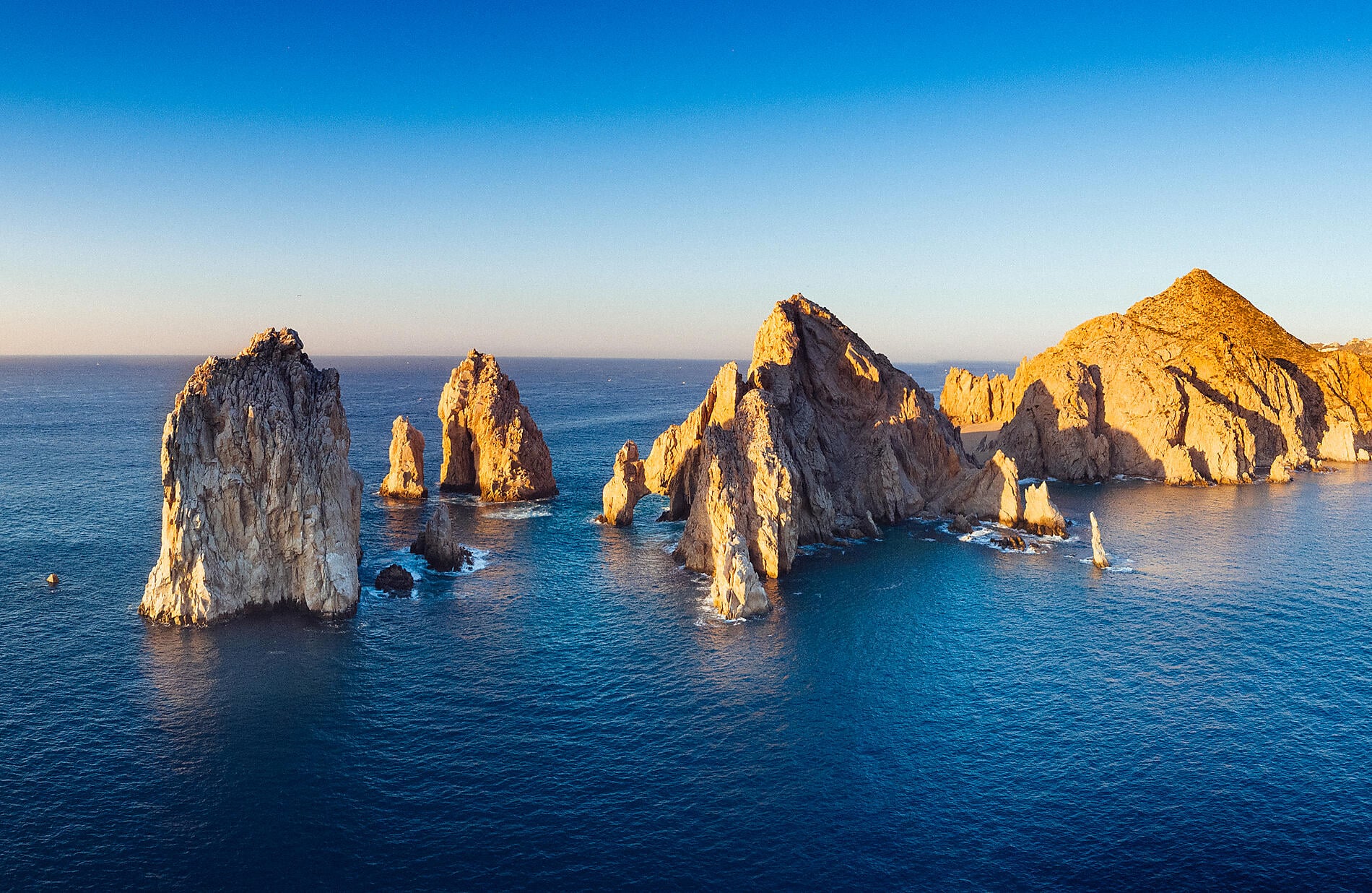 iStock-619089656_Panoramic Aerial View of Cabo San Lucas Mexico - Image Libre de Droits©ferrantraite_resized.jpg