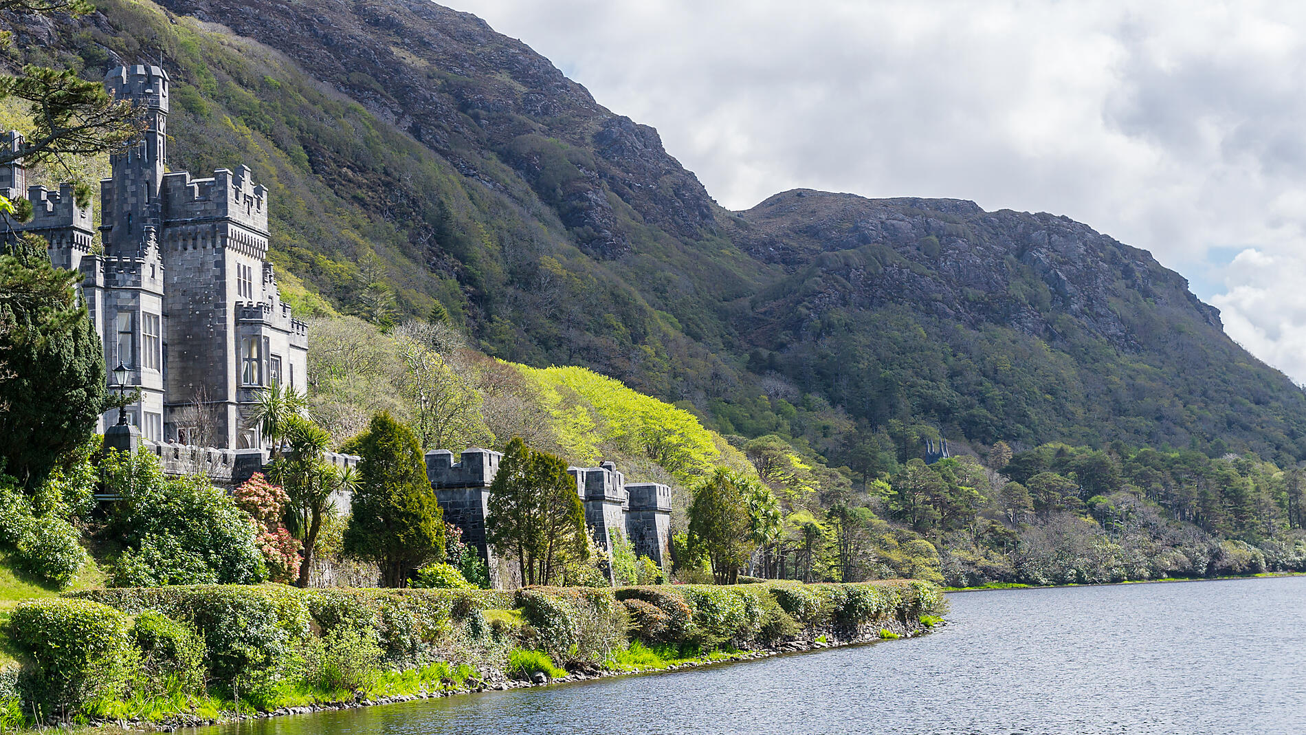 Circumnavigation de la Terre d'Émeraude Circumnavigation de la Terre d'Émeraude
